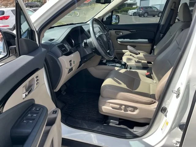 Used 2018 Diamond White Pearl Honda Touring image 16
