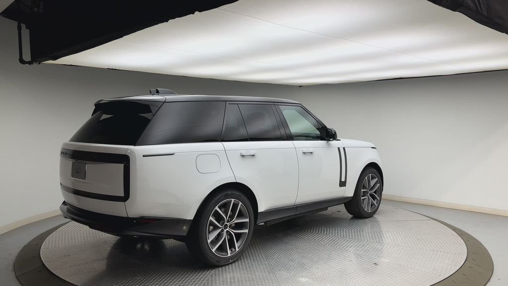 New 2026 Fuji White Land Rover SE image 2