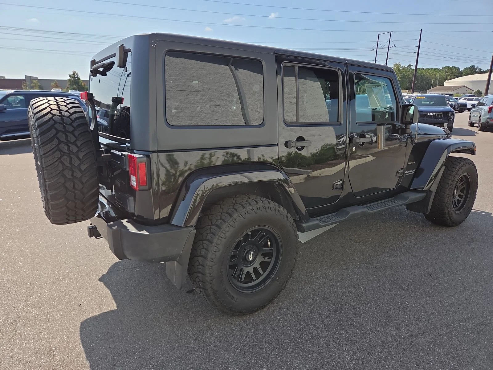 Used 2016 Black Clearcoat Jeep Unlimited Sahara image 6