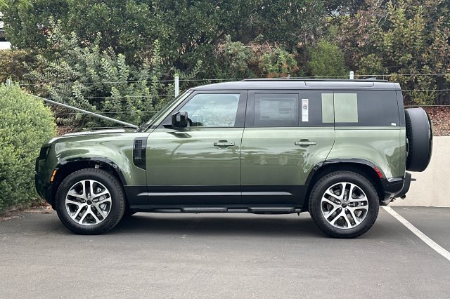 New 2026 Woolstone Green Land Rover X-Dynamic SE image 2