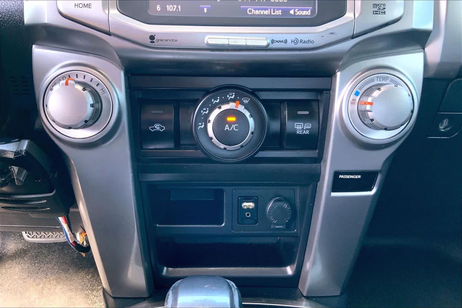 Used 2018 Nautical Blue Metallic Toyota SR5 Premium image 34