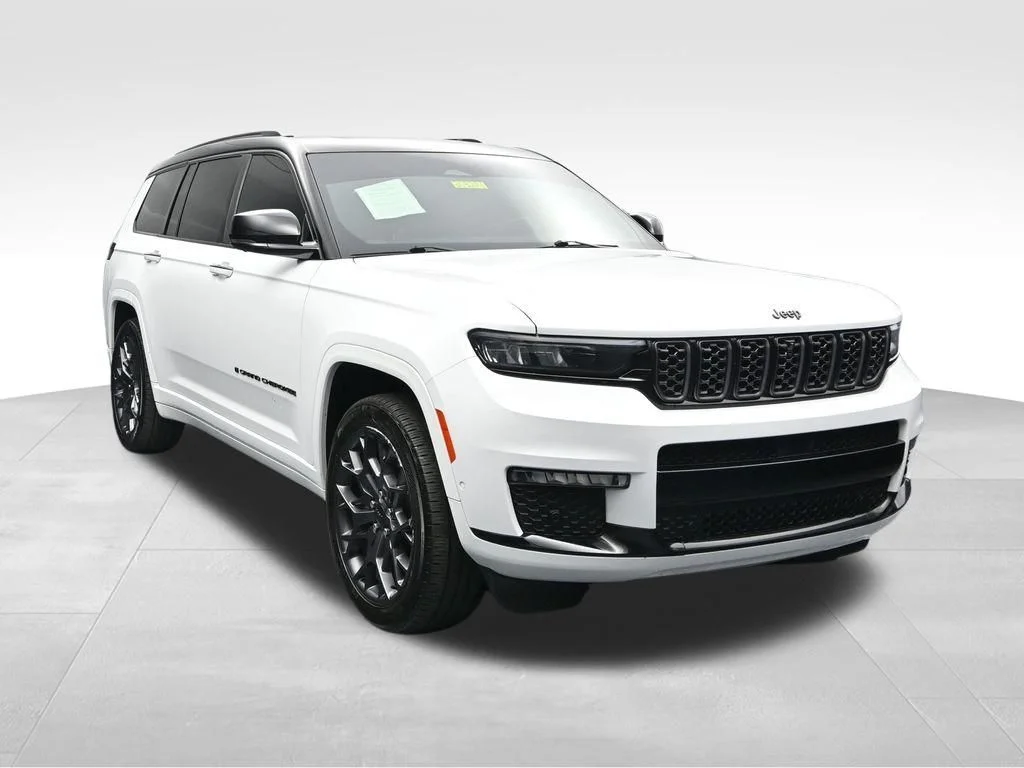 Used 2023 White Jeep Summit image 7