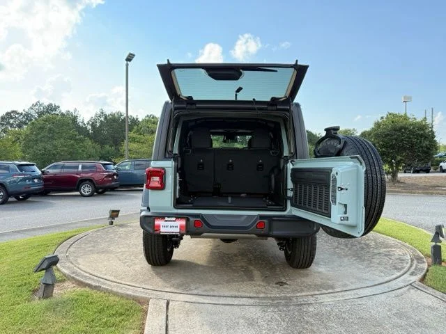 New 2026 Earl Clearcoat Jeep Sport S image 27