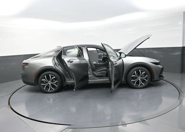 Used 2023  Toyota XLE image 45