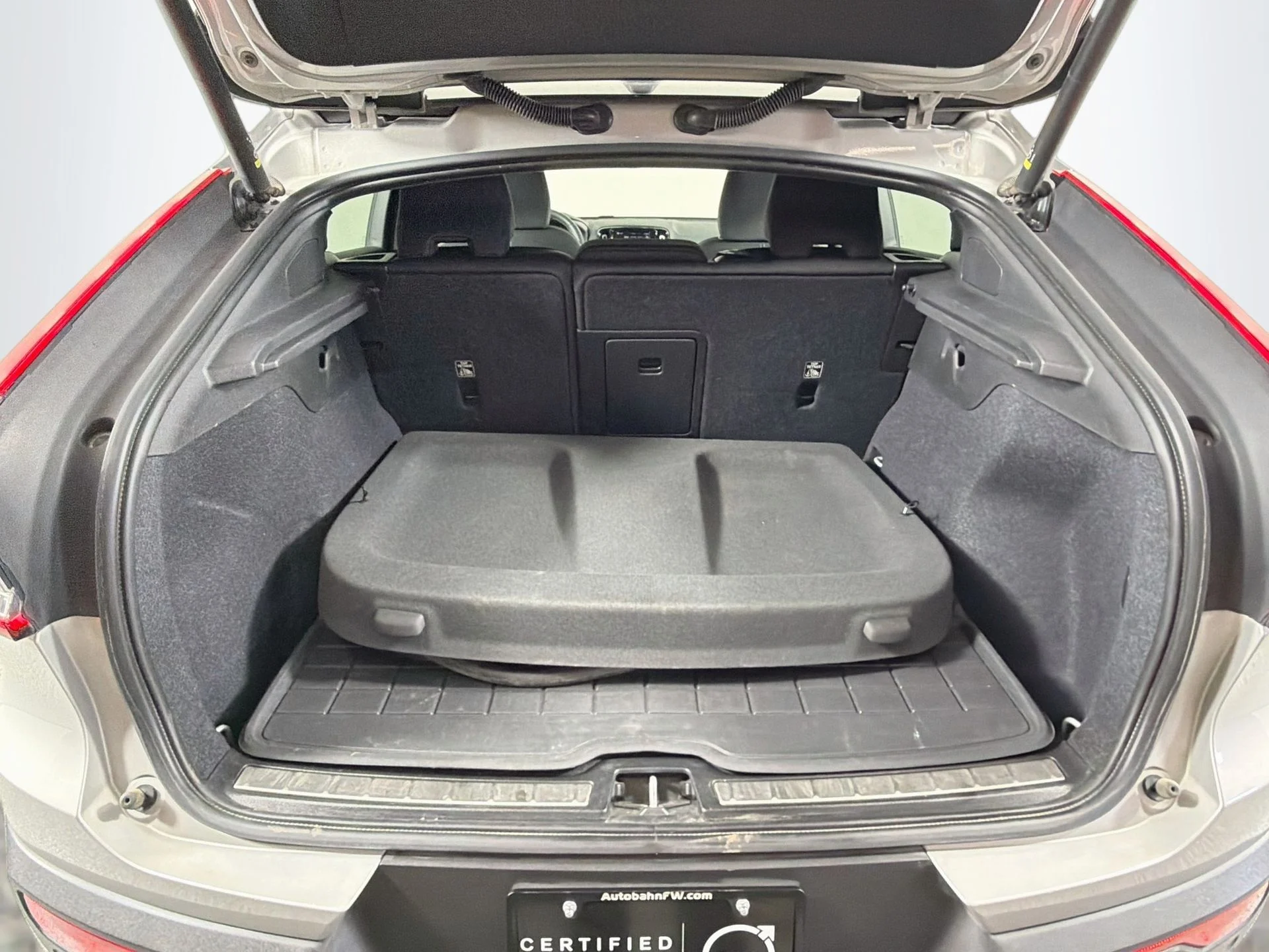 Used 2023 Silver Volvo Ultimate image 28