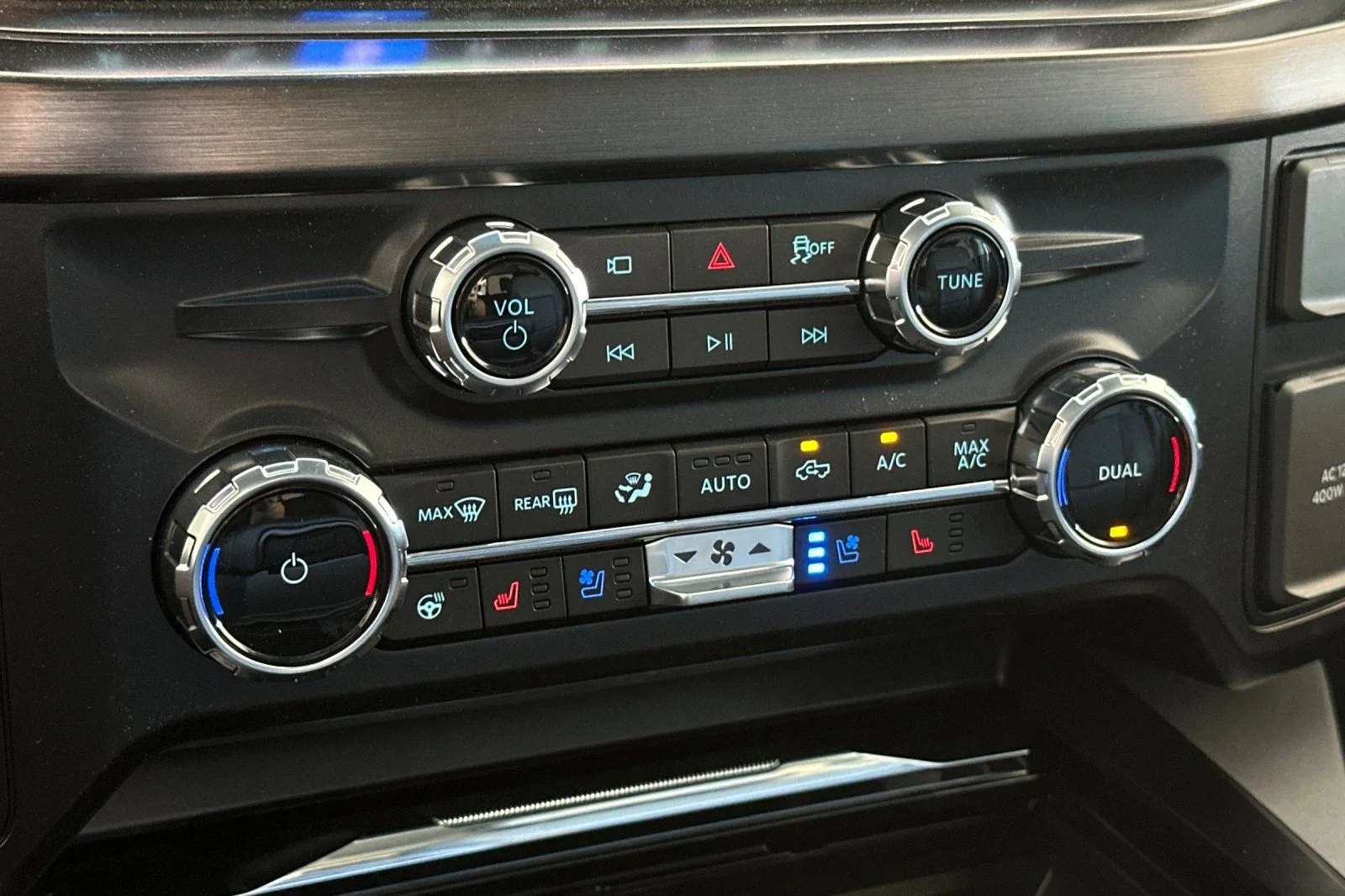 New 2026 Star White Metallic Tri-Coat Ford F-350® Lariat® image 19