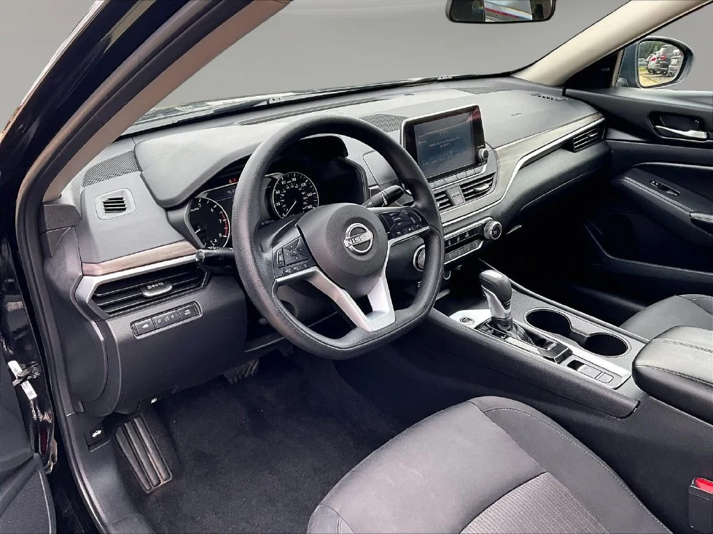 Used 2025 Black Nissan 2.5 SV image 21
