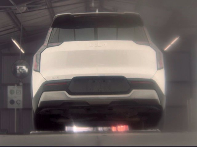 Used 2024 Snow White Pearl Kia Light Long Range image 7