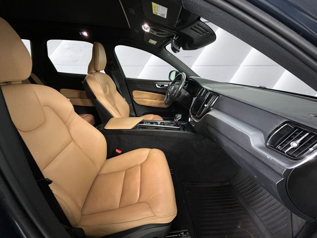 Used 2020 Blue Volvo T5 Momentum image 13