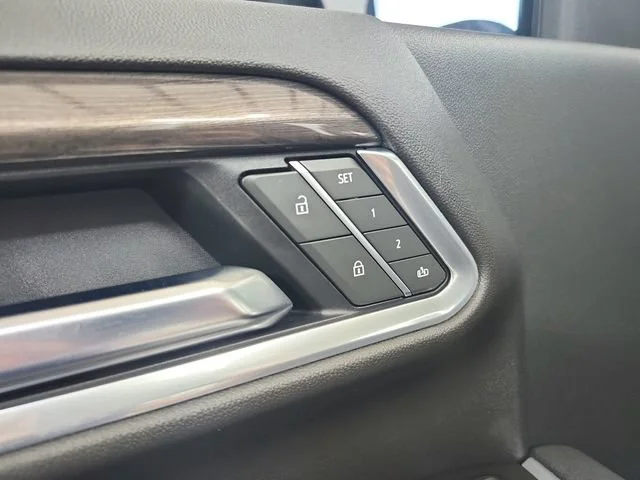 Used 2025 Summit White Chevrolet LTZ image 21