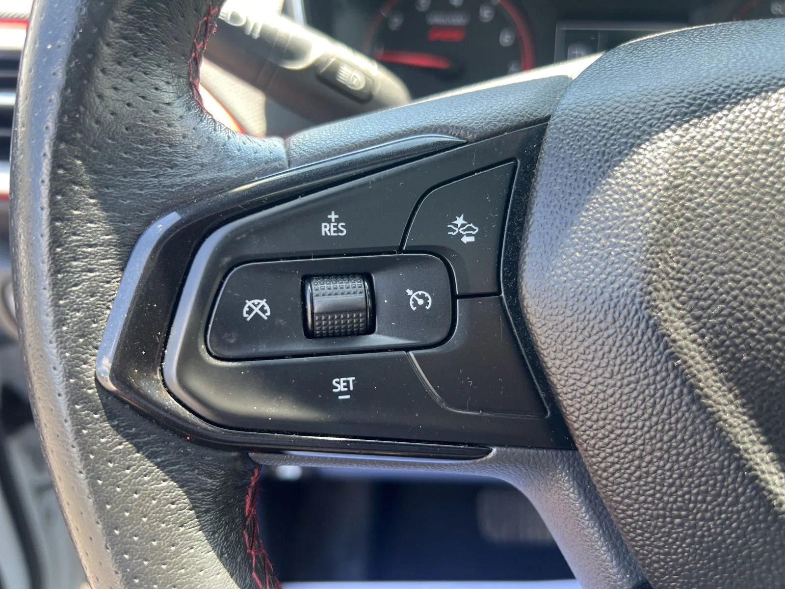 Used 2021 Iridescent Pearl Tricoat Chevrolet RS image 30