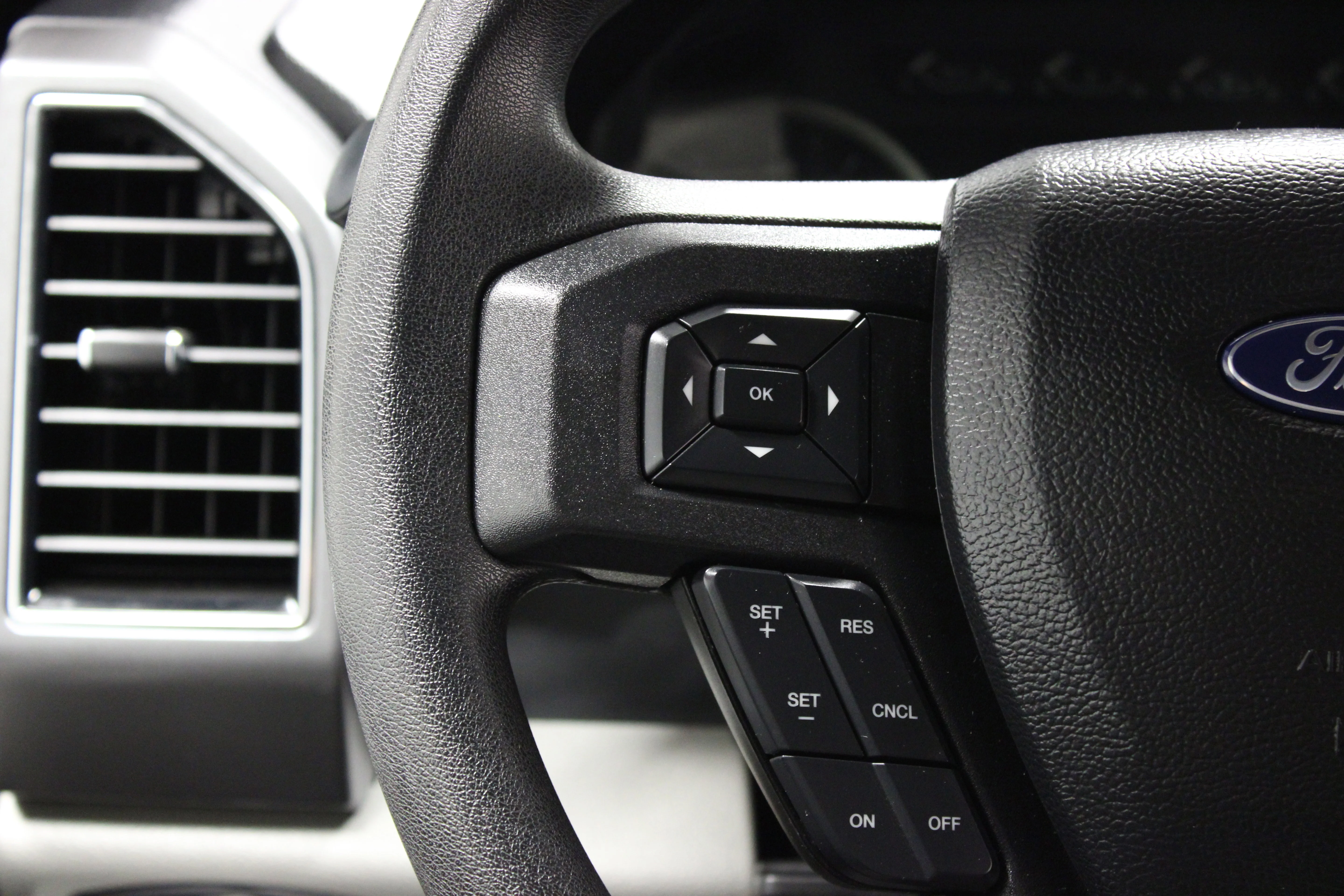 Used 2020 Magnetic Metallic Ford XLT image 22