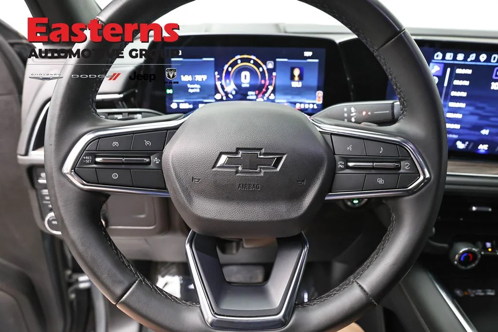 Used 2025 Gray Chevrolet Z71 image 12