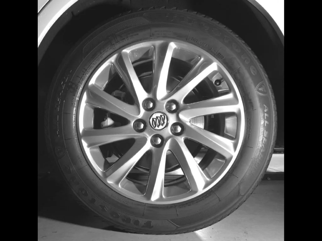 Used 2019 White Buick Essence image 15