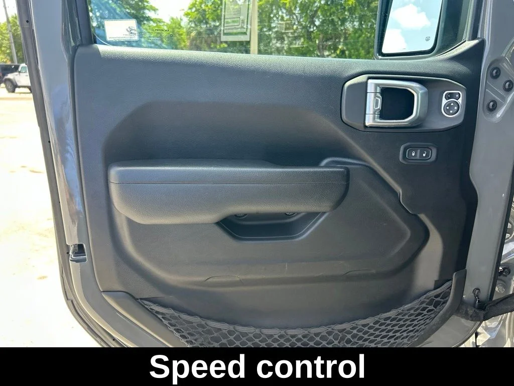 Used 2022 Gray Jeep Mojave image 35