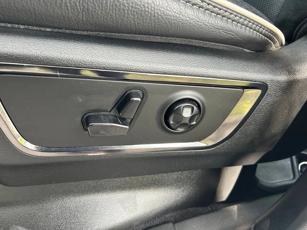 Used 2025 White Ram Limited image 18