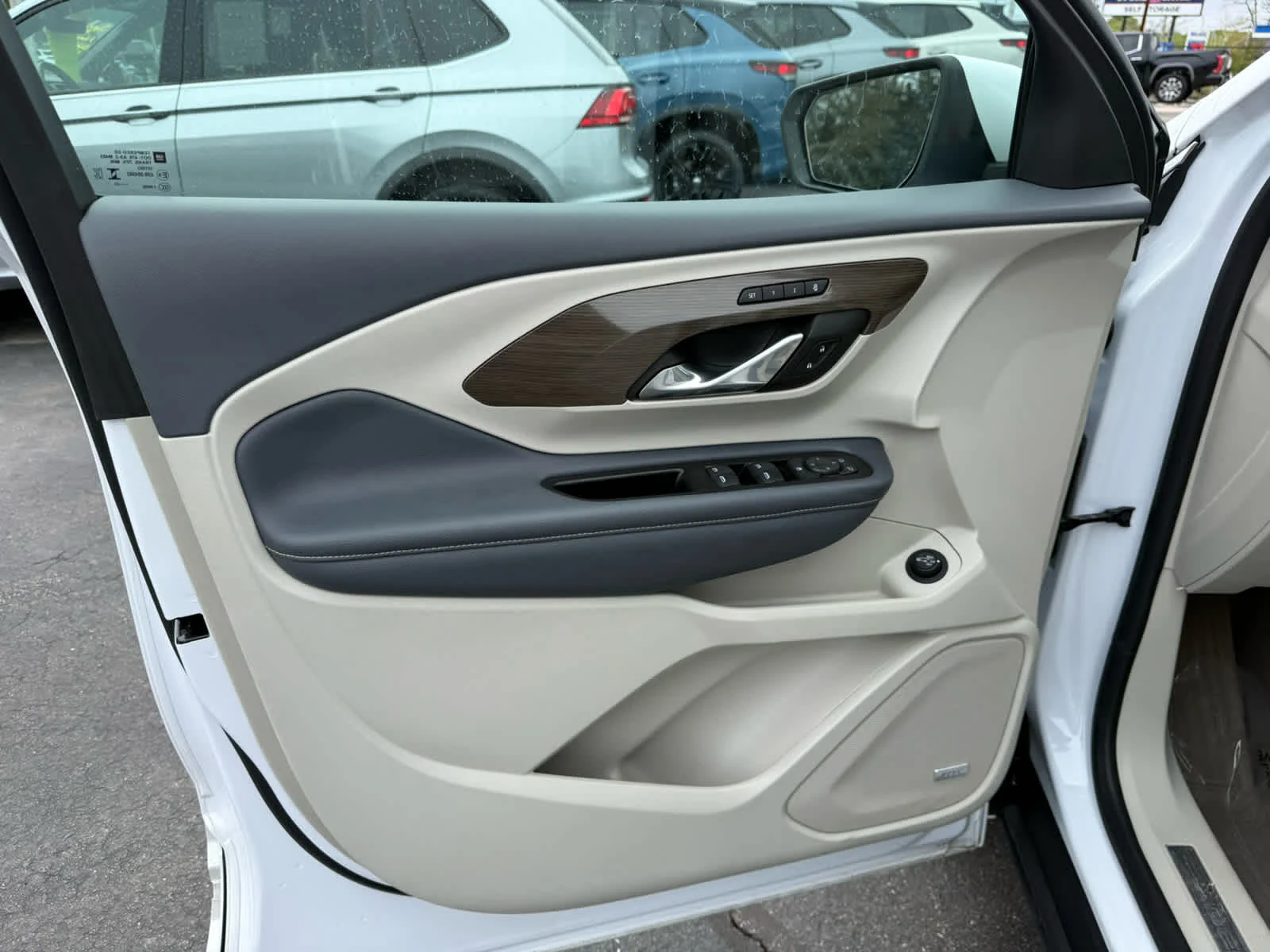 Used 2023 White Frost Tricoat GMC Denali image 18