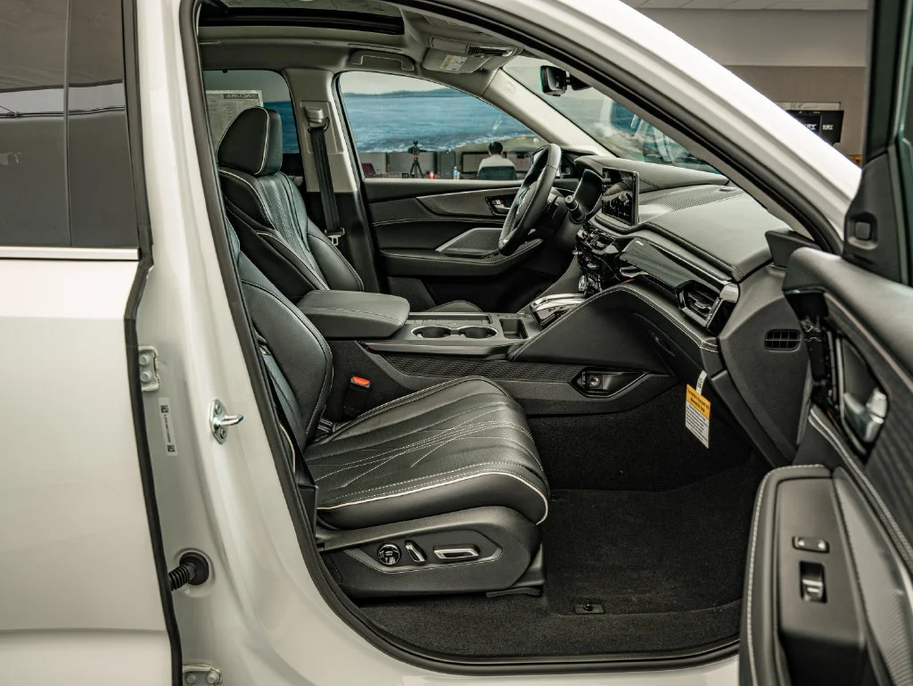 Used 2026 Platinum White Acura Advance Package image 36