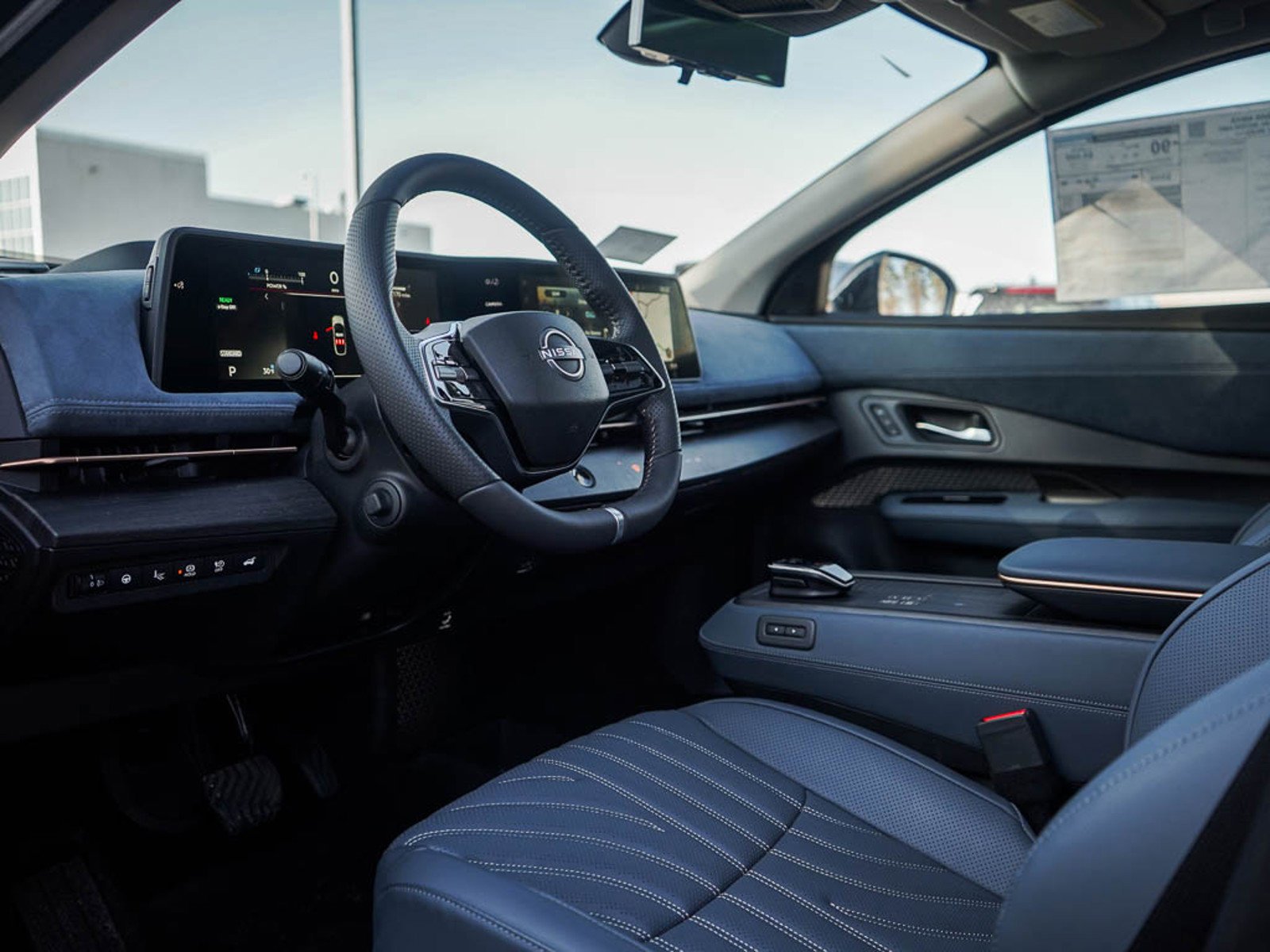 2025 Nissan ARIYA Platinum+ - Photo 18