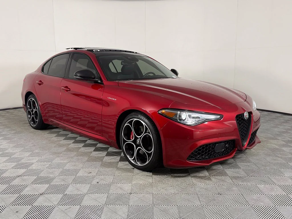 Certified Used 2023  Alfa Romeo Veloce image 4