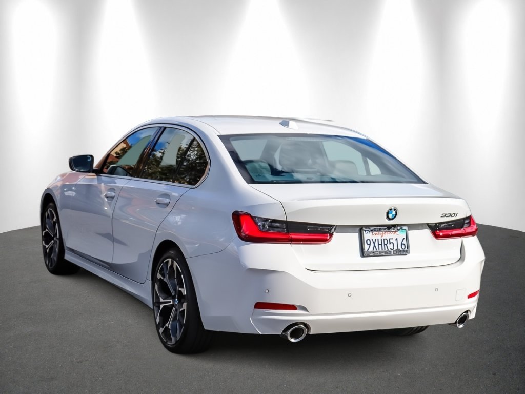 2026 BMW 3 Series photo 4