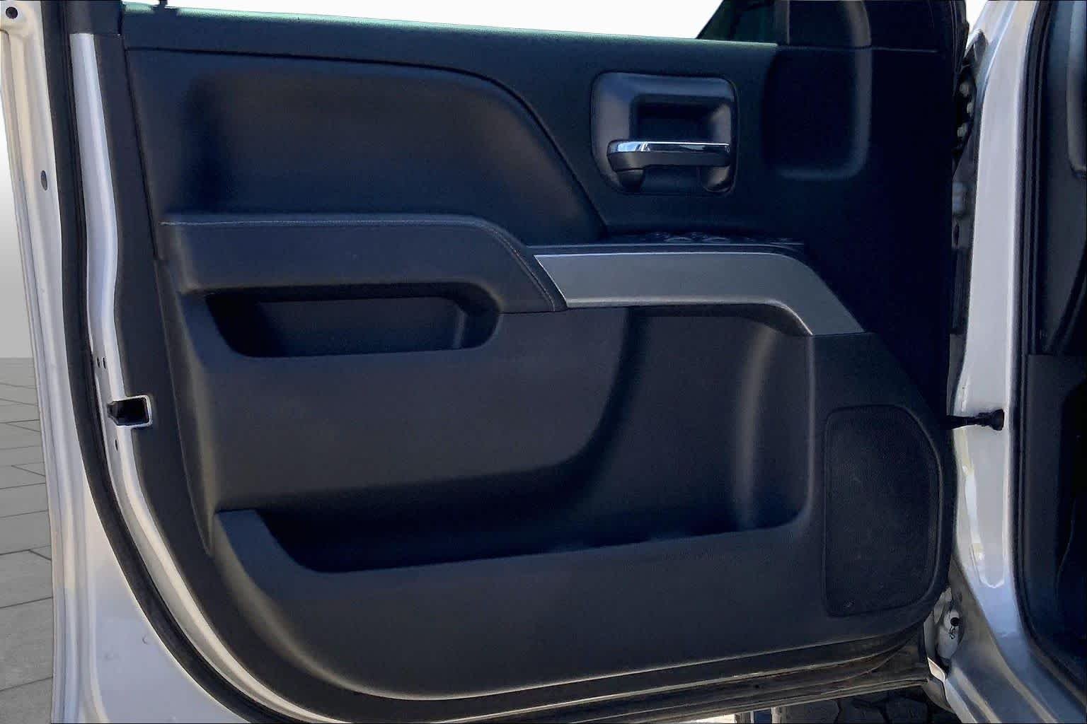 Used 2018 Silver Ice Metallic Chevrolet LT image 22