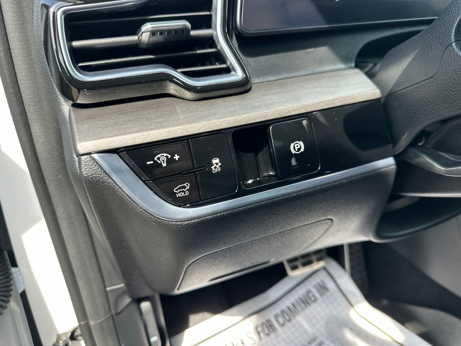 Used 2023 White Kia X-Pro image 16
