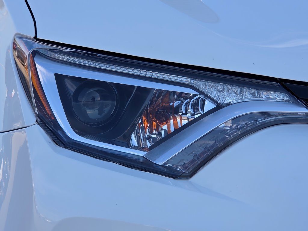 Used 2017 White Toyota LE image 14