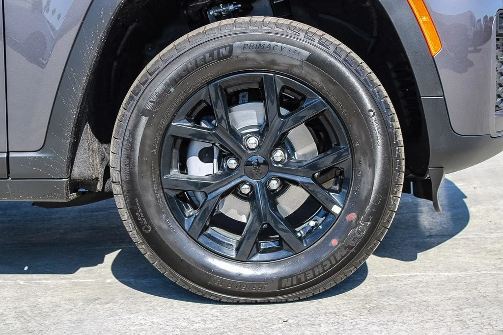New 2026 Gray Jeep Altitude image 11