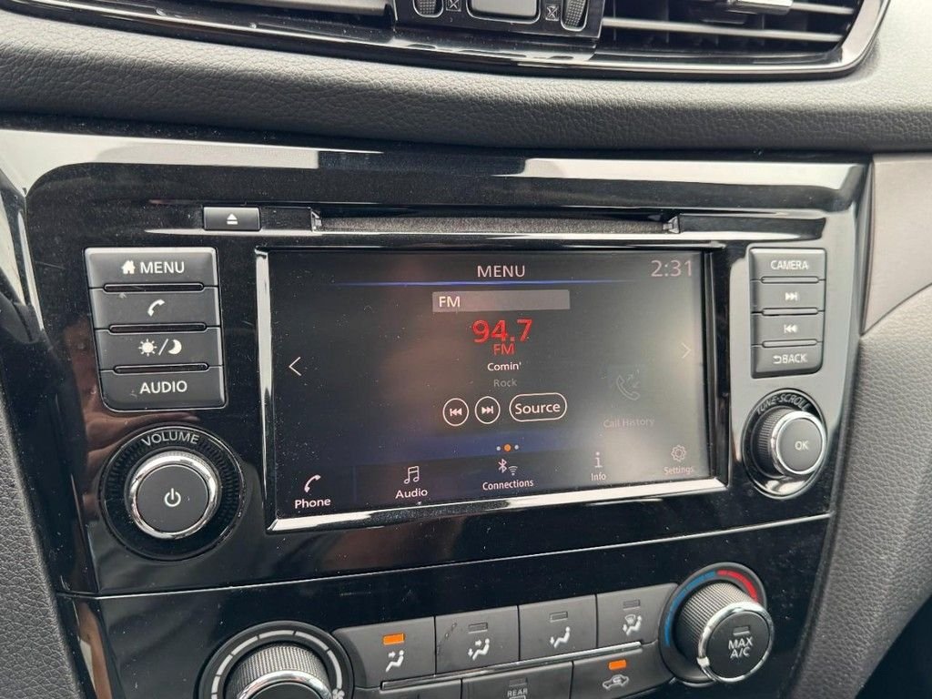 Used 2021 Orange Nissan S image 19
