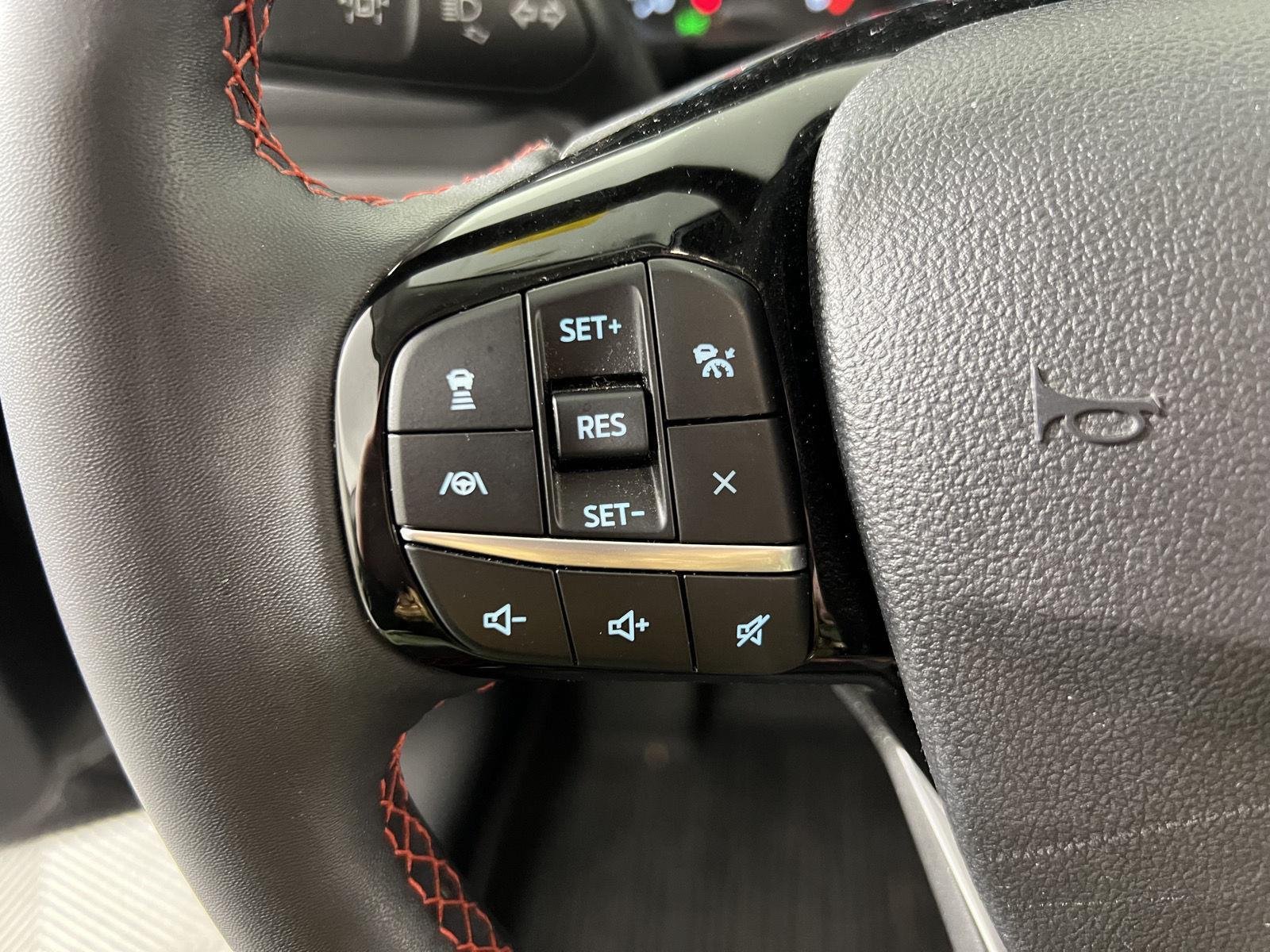Used 2022 Black Metallic Ford SEL image 15