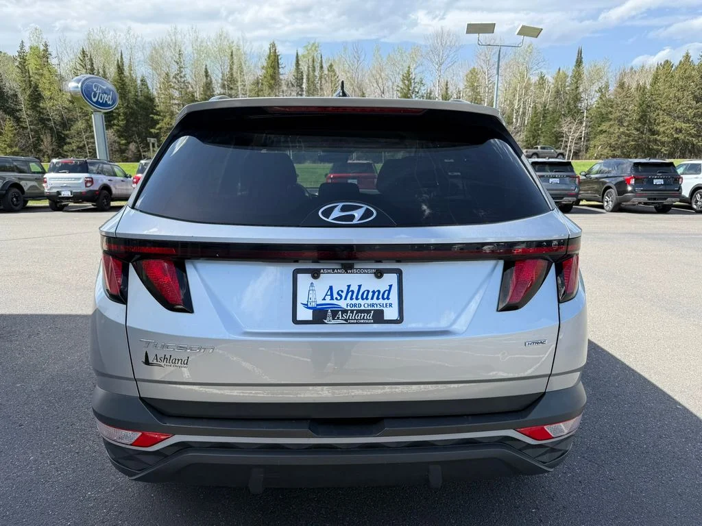 Used 2024 Silver Hyundai SEL image 4