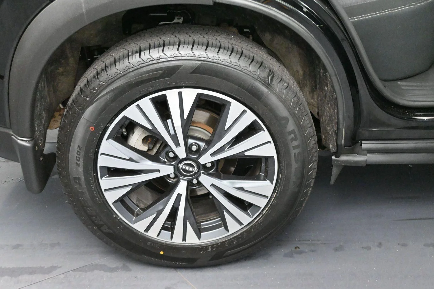Used 2023 Super Black Nissan SV image 30