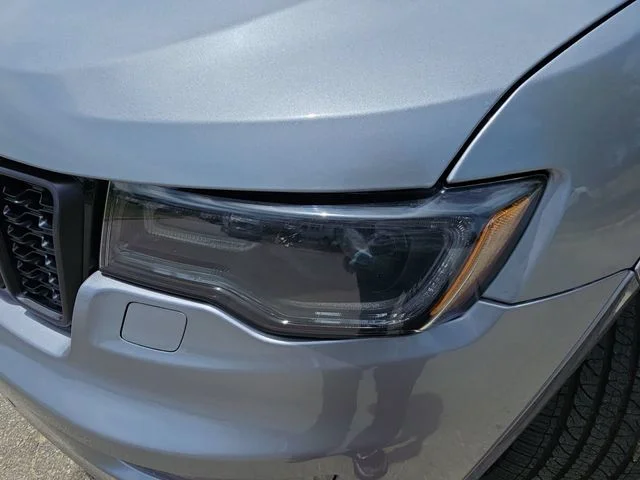 Used 2018 Silver Jeep Overland image 32