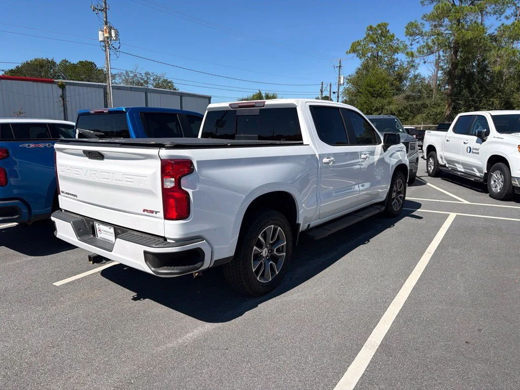 Used 2019 SUMMIT WHITE Chevrolet RST image 3