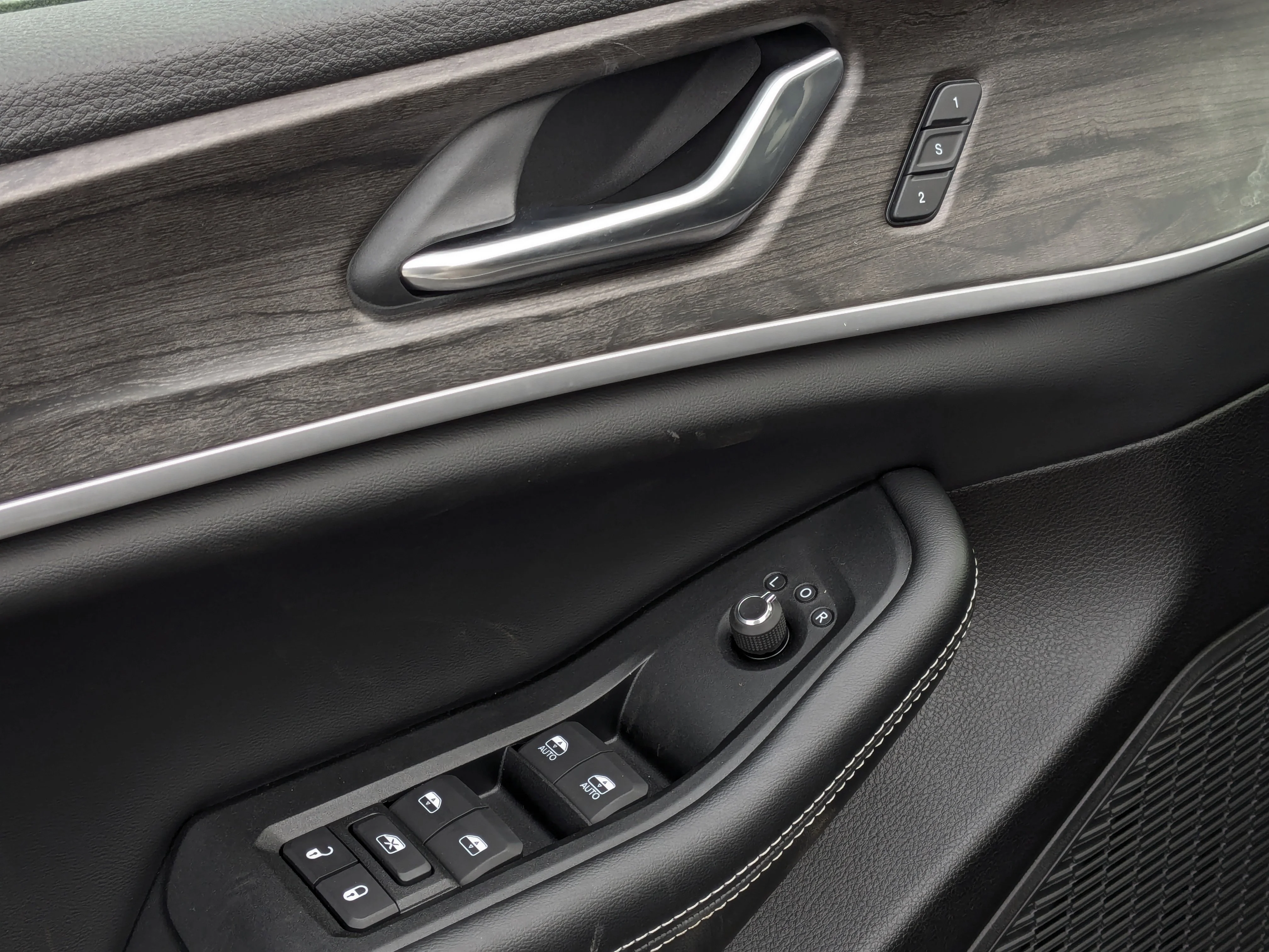 New 2025 Black Jeep Limited - - Luxury Tech II - Black App Pkge - Panoramic Sunroof & Tons More! image 13