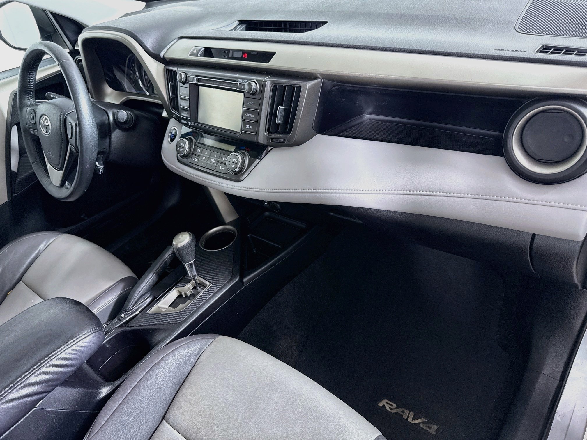 Used 2015 Classic Silver Metallic Toyota Limited image 28