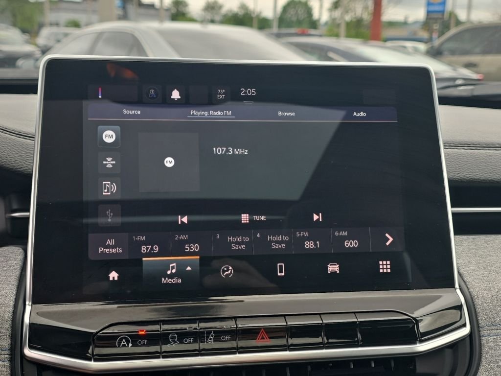 Used 2023 Gray Jeep Latitude image 19