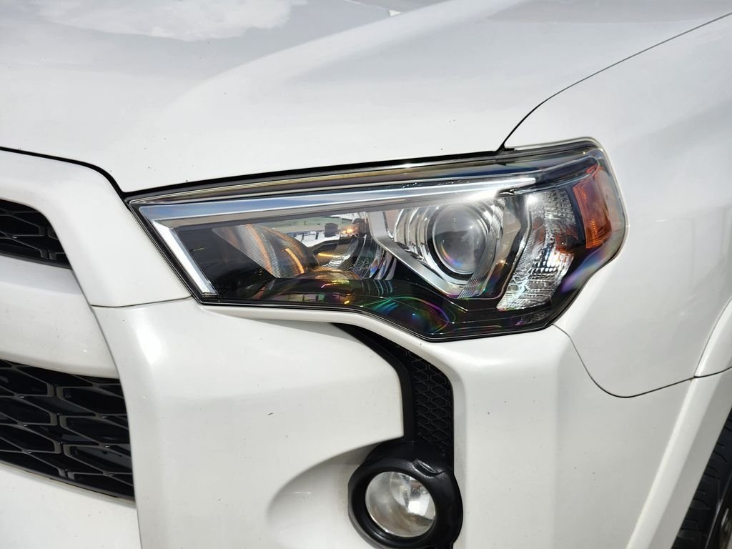 Used 2016 Super White Toyota SR5 Premium image 9