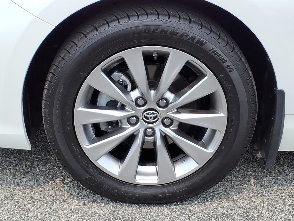 Used 2015 Blizzard Pearl Toyota XLE image 8