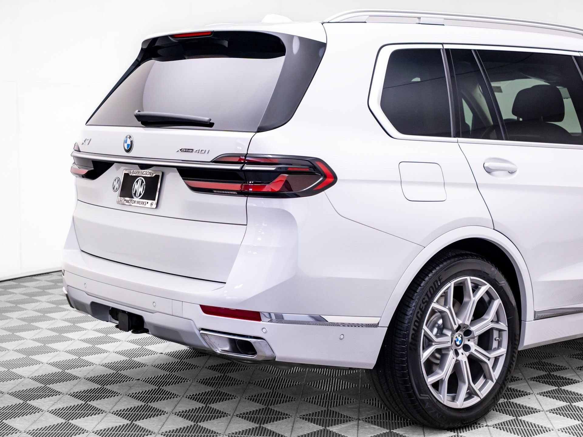 New 2026 Mineral White Metallic BMW xDrive40i image 37