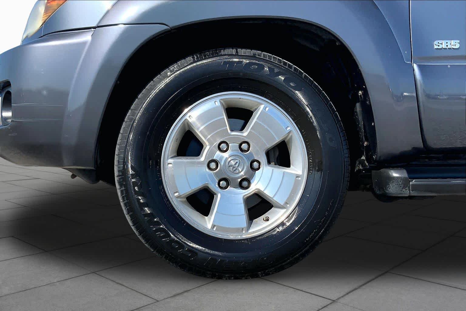 Used 2008 Galactic Gray Mica Toyota SR5 image 10