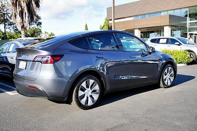 Used 2023  Tesla Long Range image 7