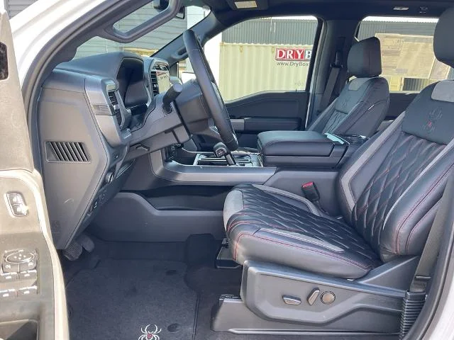 New 2025 Oxford White Ford XLT image 14