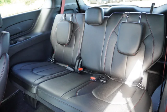 New 2027 Bright White Clear-Coat Paint Chrysler Select image 14