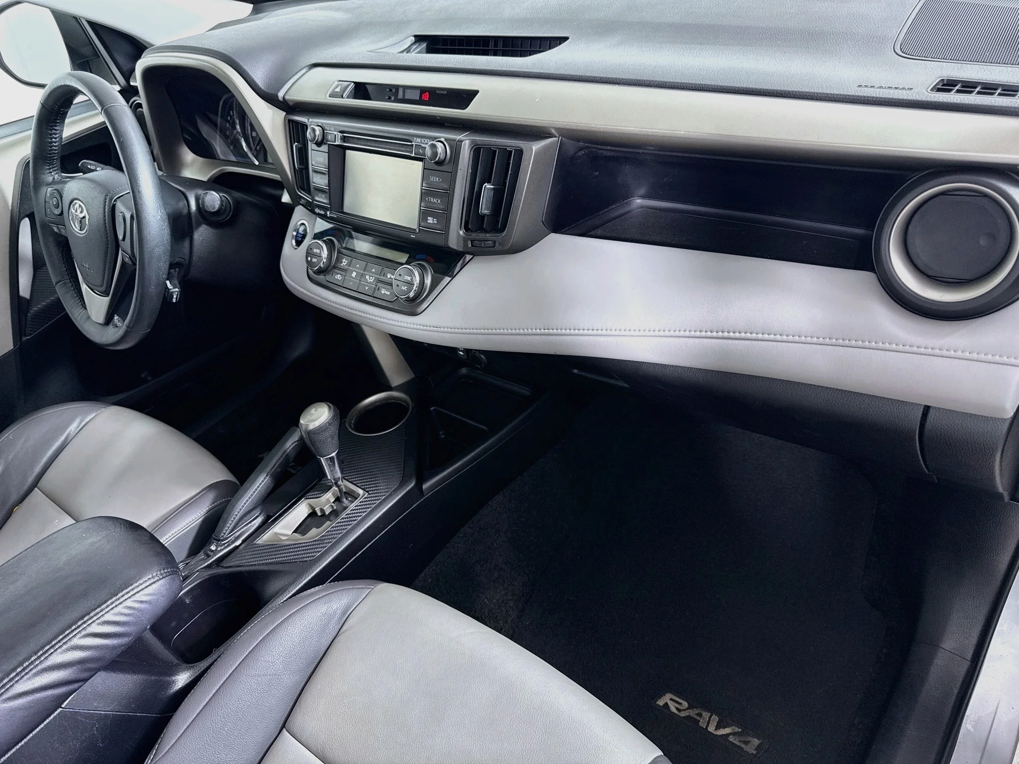 Used 2015 Classic Silver Metallic Toyota Limited image 28
