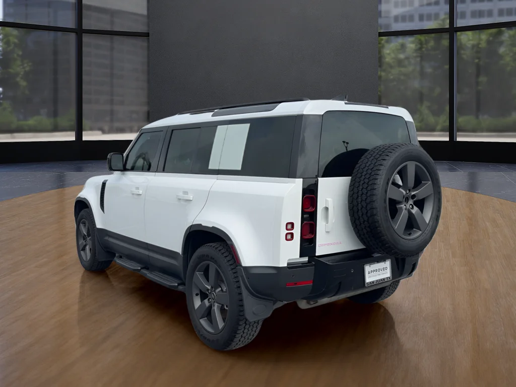 Used 2025 White Land Rover S image 7