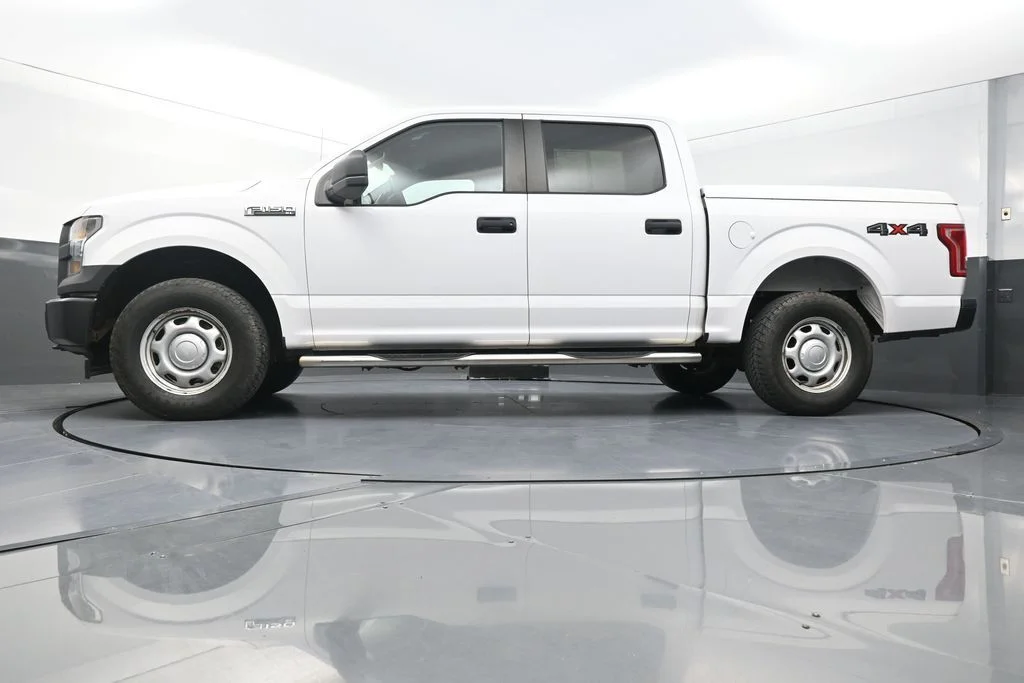 Used 2017 White Ford XL image 25