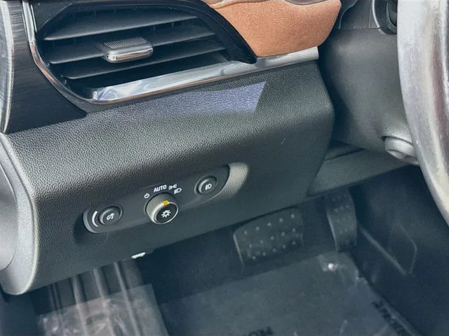 Used 2019 White Chevrolet High Country image 10