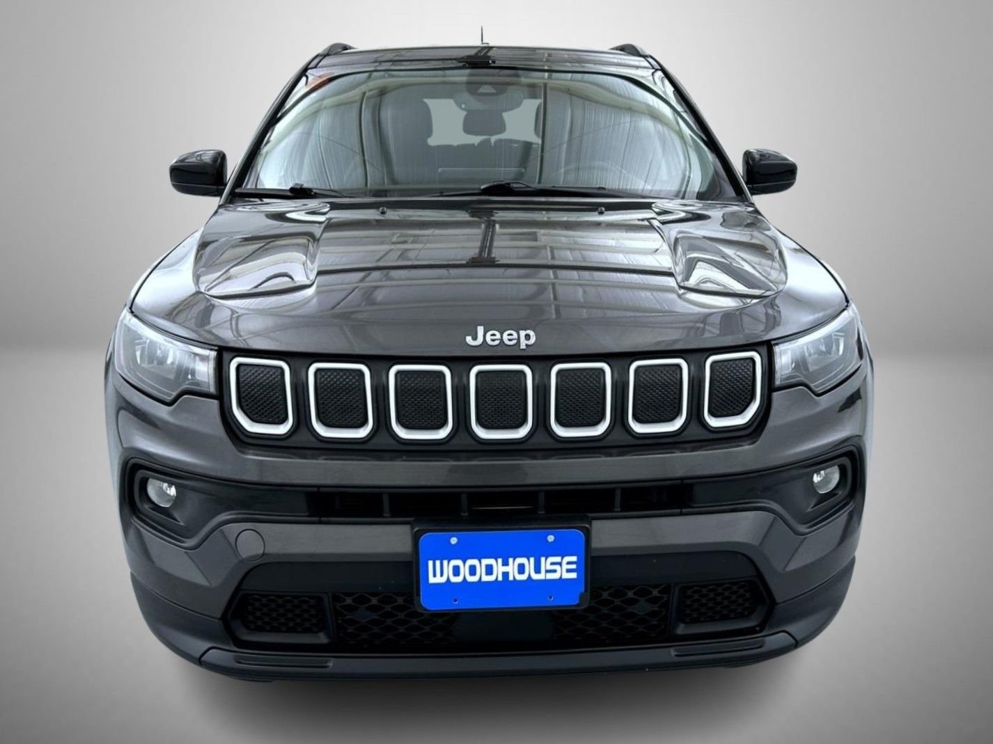 Certified Used 2022 Gray Jeep Latitude Lux image 2